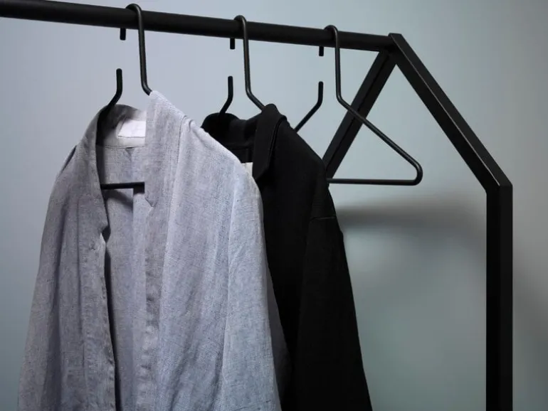 Essem Design Triangel hanger, set of 3, black