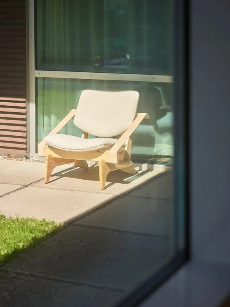 Fasetti Jumbo lounge chair, oiled pine - Makalu natural white