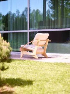 Fasetti Jumbo lounge chair, oiled pine - Makalu natural white