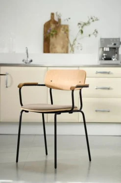 FDB Møbler J183 Holmen chair with armrests, oak veneer - Grain Taupe