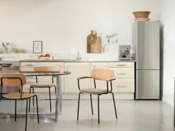 FDB Møbler J183 Holmen chair with armrests, oak veneer - Grain Taupe