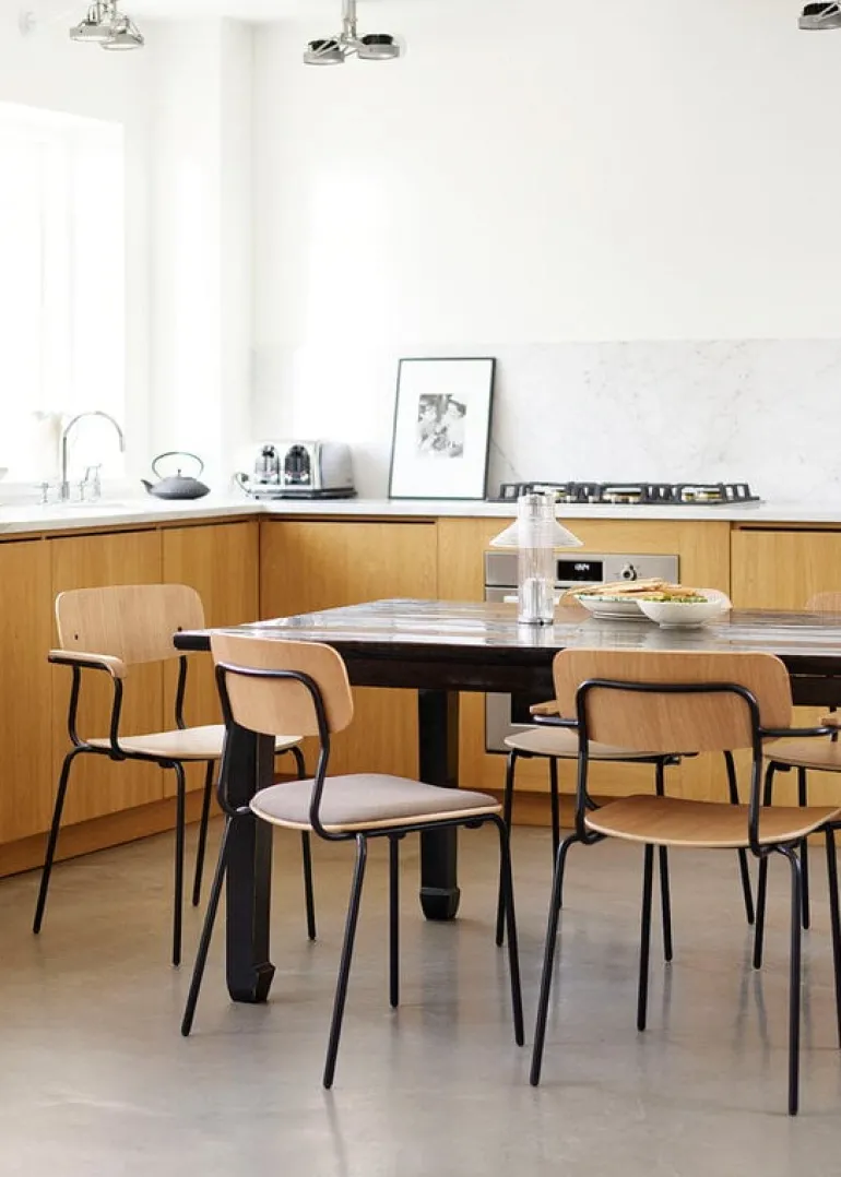 FDB Møbler J183 Holmen chair with armrests, oak veneer