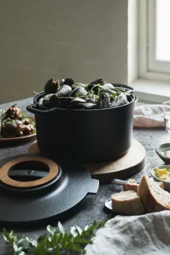 Fiskars Norden cast iron casserole, 6 L