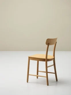Fogia Figurine chair, lacquered oak