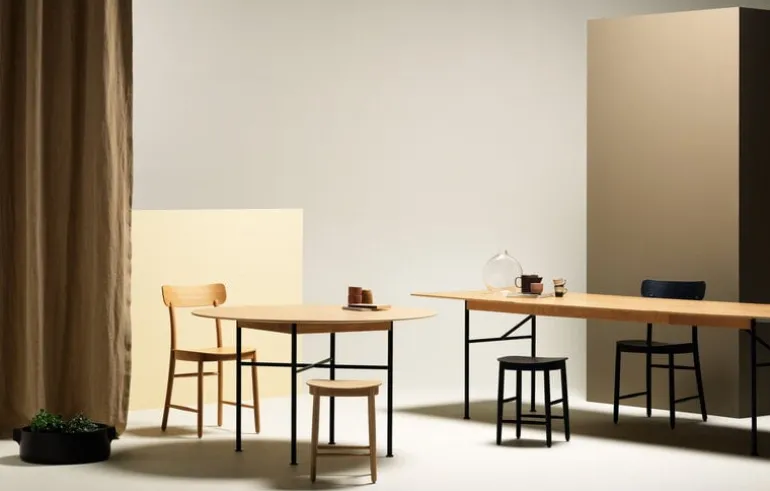 Fogia Figurine stool, lacquered oak