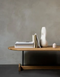 Fogia Koku coffee table, oval, lacquered oak