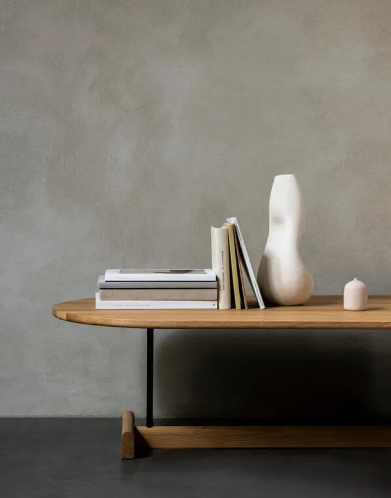 Fogia Koku coffee table, oval, lacquered oak