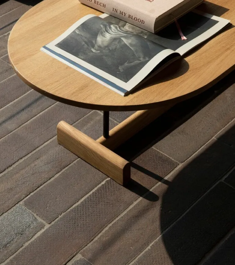 Fogia Koku coffee table, oval, lacquered oak