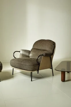 Fogia Lyra armchair, black steel - brown Kvadrat Safire 0001
