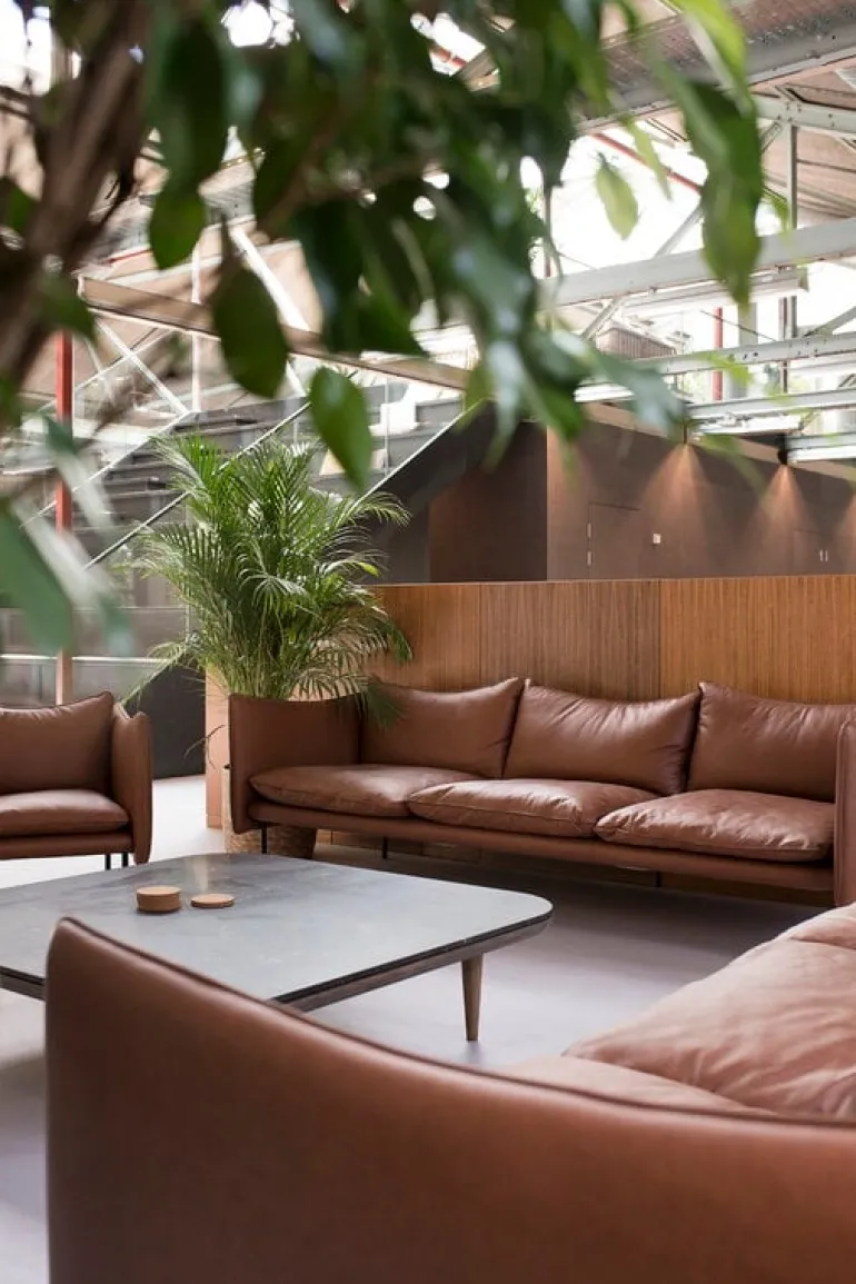 Fogia Tiki 3-seater sofa, black steel - cognac leather