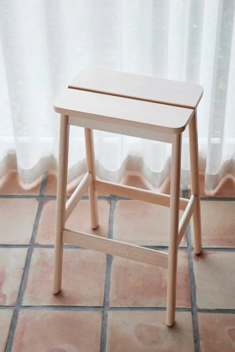 Form & Refine Angle standard bar stool, 75 cm, beech