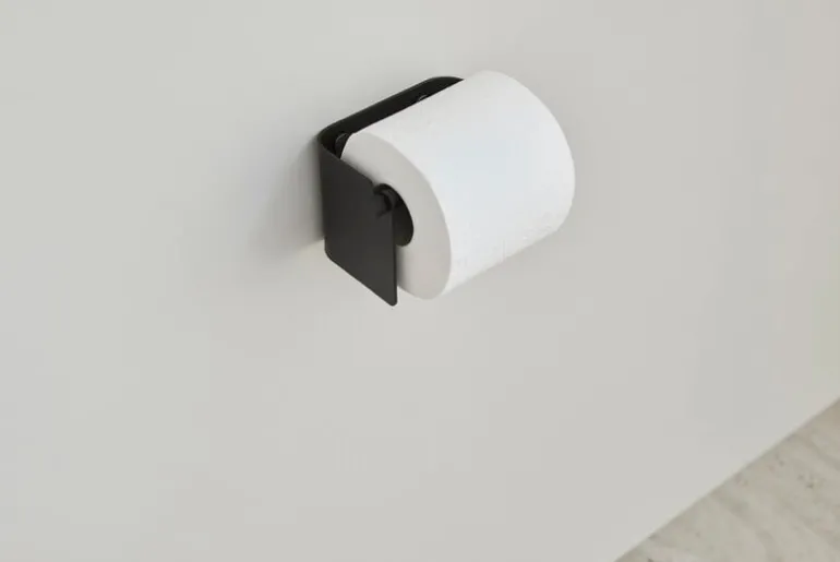Form & Refine Arc toilet paper holder, black