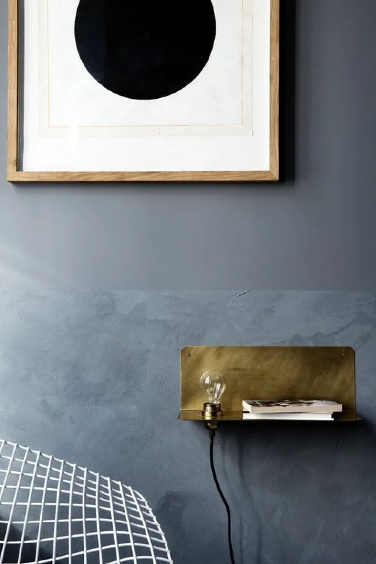 Frama 90° wall lamp, brass