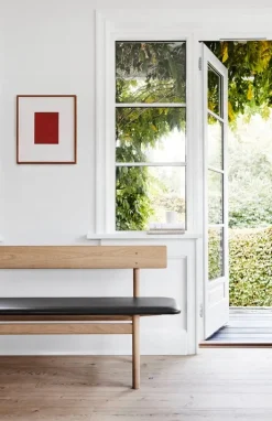 Fredericia Mogensen 3171 bench, oiled oak - black leather