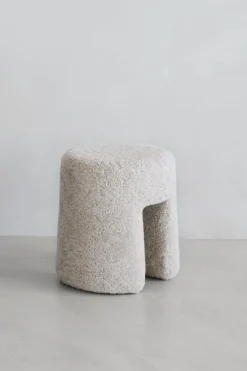 Fredericia Sequoia pouf, sheepskin Moonlight