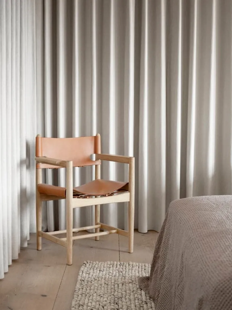 Fredericia The Spanish Dining Chair with armrests, cognac leather - soaped