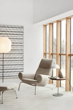 Fredericia Wegner Queen lounge chair, brushed chrome - light beige