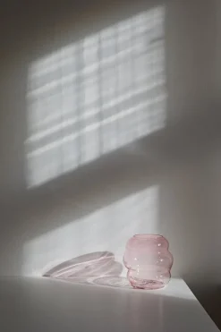 Fundamental Berlin Muse vase, medium, rubine