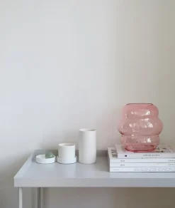 Fundamental Berlin Muse vase, medium, rubine