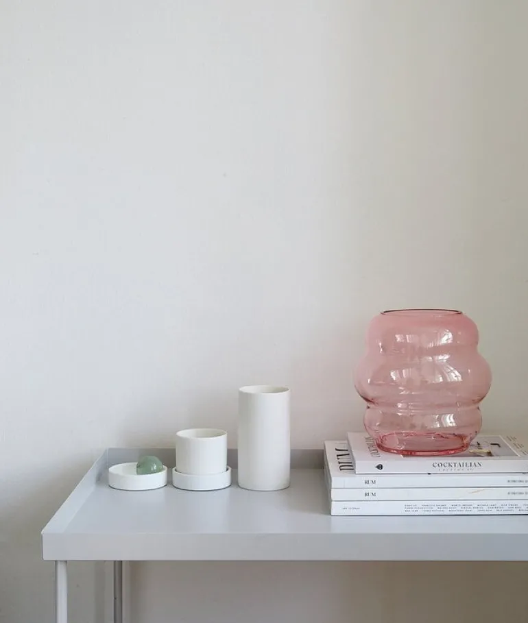 Fundamental Berlin Muse vase, medium, rubine