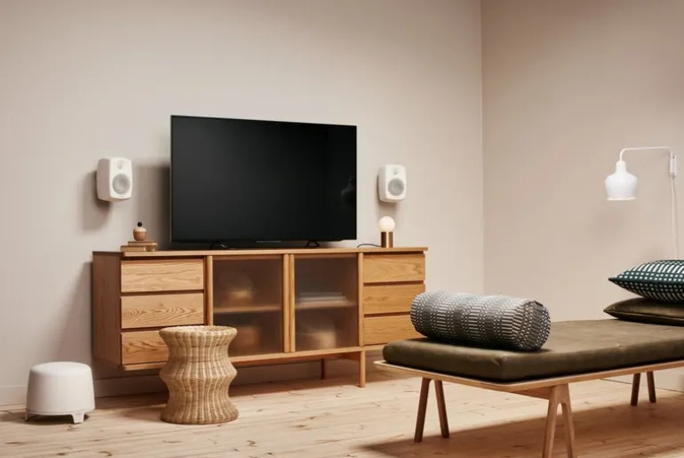 Genelec F Two (B) active subwoofer, white