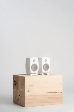 Genelec G One (B) active speaker, white
