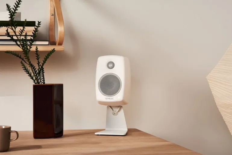 Genelec G One (B) active speaker, white