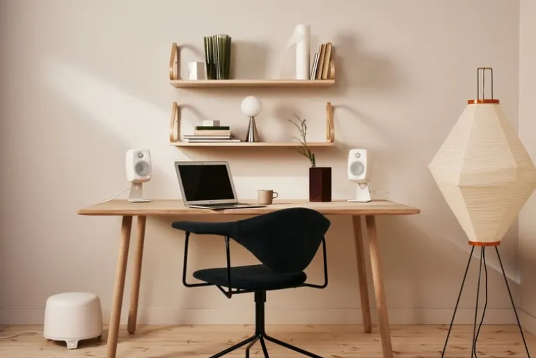 Genelec G One (B) active speaker, white