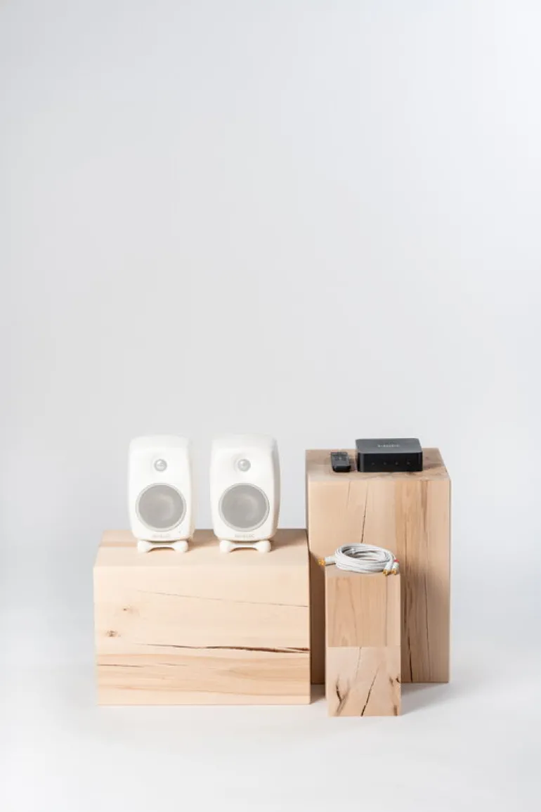 Genelec G Two (B) active speaker, white