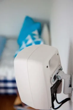 Genelec Wall mount for G Two/G Three speaker, white