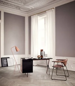 GUBI 62 Desk, walnut - black