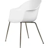 GUBI Bat chair, pure white - antique brass base