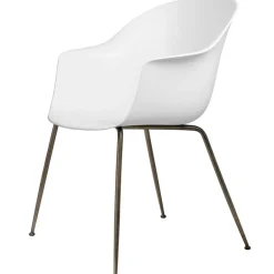 GUBI Bat chair, pure white - antique brass base