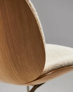 GUBI Beetle chair, black chrome - oak - Karakorum 001