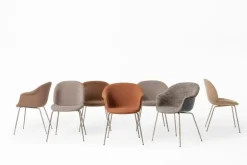 GUBI Beetle chair, brass semi matt - Light Boucle 08