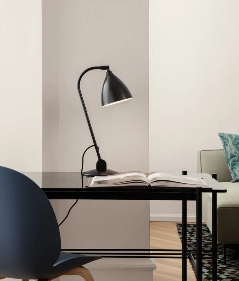 GUBI Bestlite BL2 table lamp, black brass