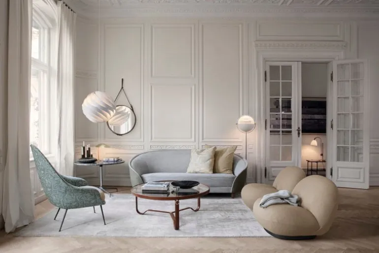 GUBI Bestlite BL1 table lamp, black brass - classic white