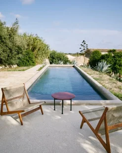 GUBI Carmel coffee table, 60 x 60 cm, black - rock red