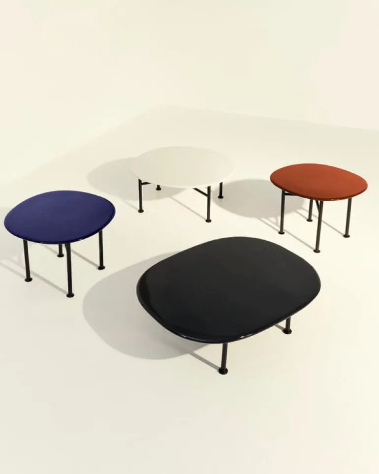 GUBI Carmel coffee table, 60 x 60 cm, black - rock red