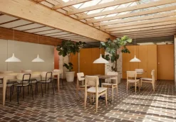 GUBI C-Chair Outdoor, natural - teak