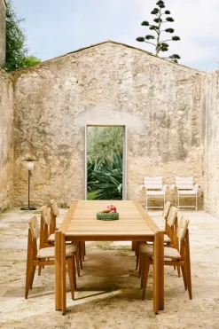 GUBI C-Chair Outdoor, natural - teak