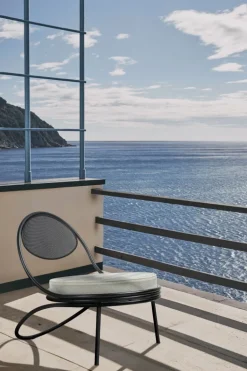 GUBI Copacabana lounge chair, black - Limonta Lorkey 41