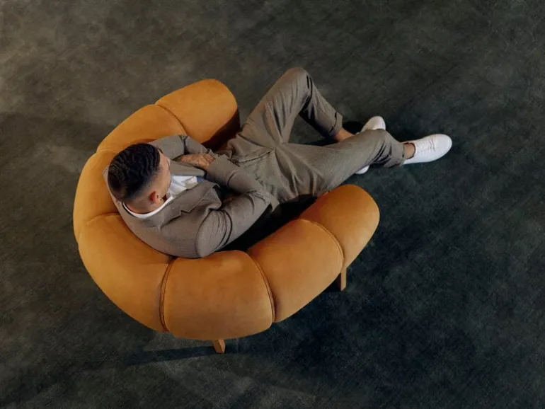 GUBI Croissant lounge chair, oiled oak - Chamois Cuoio 1708