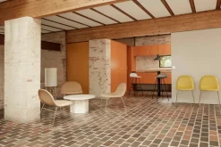 GUBI Epic coffee table, round, 110 cm, white travertine