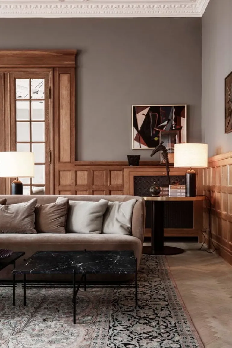 GUBI Gravity table lamp, small, black steel