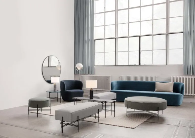 GUBI Gravity table lamp, small, black steel