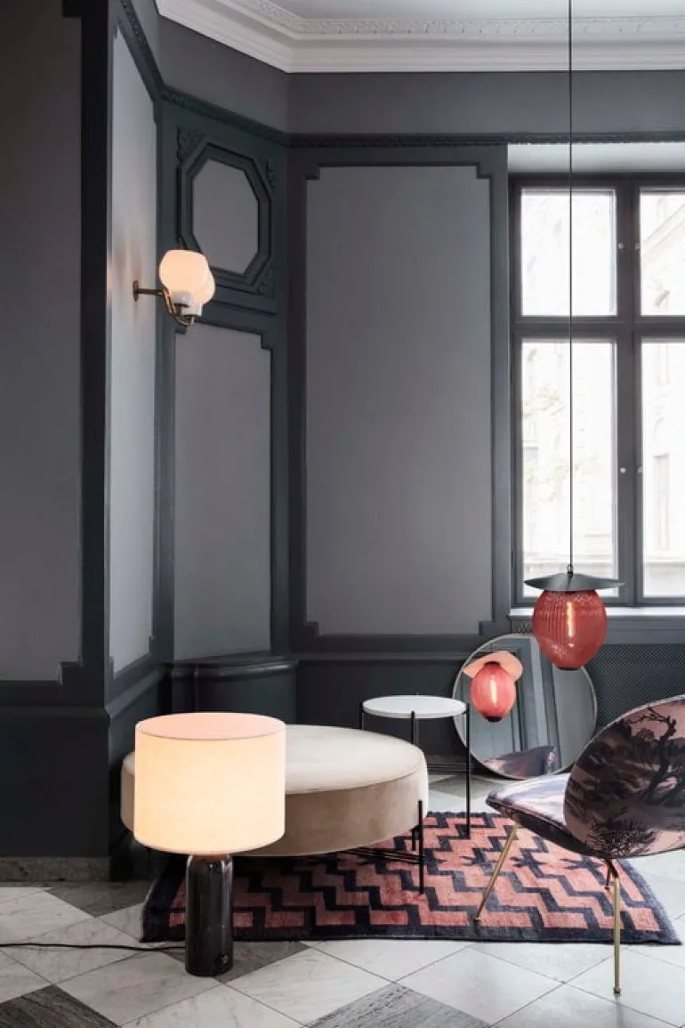 GUBI Gravity table lamp, small, black steel