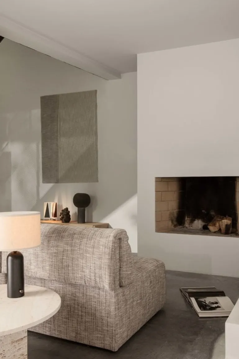 GUBI Gravity table lamp, small, black steel