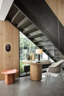 GUBI Gravity table lamp, small, black steel