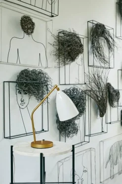 GUBI Gräshoppa table lamp, alabaster white, glossy